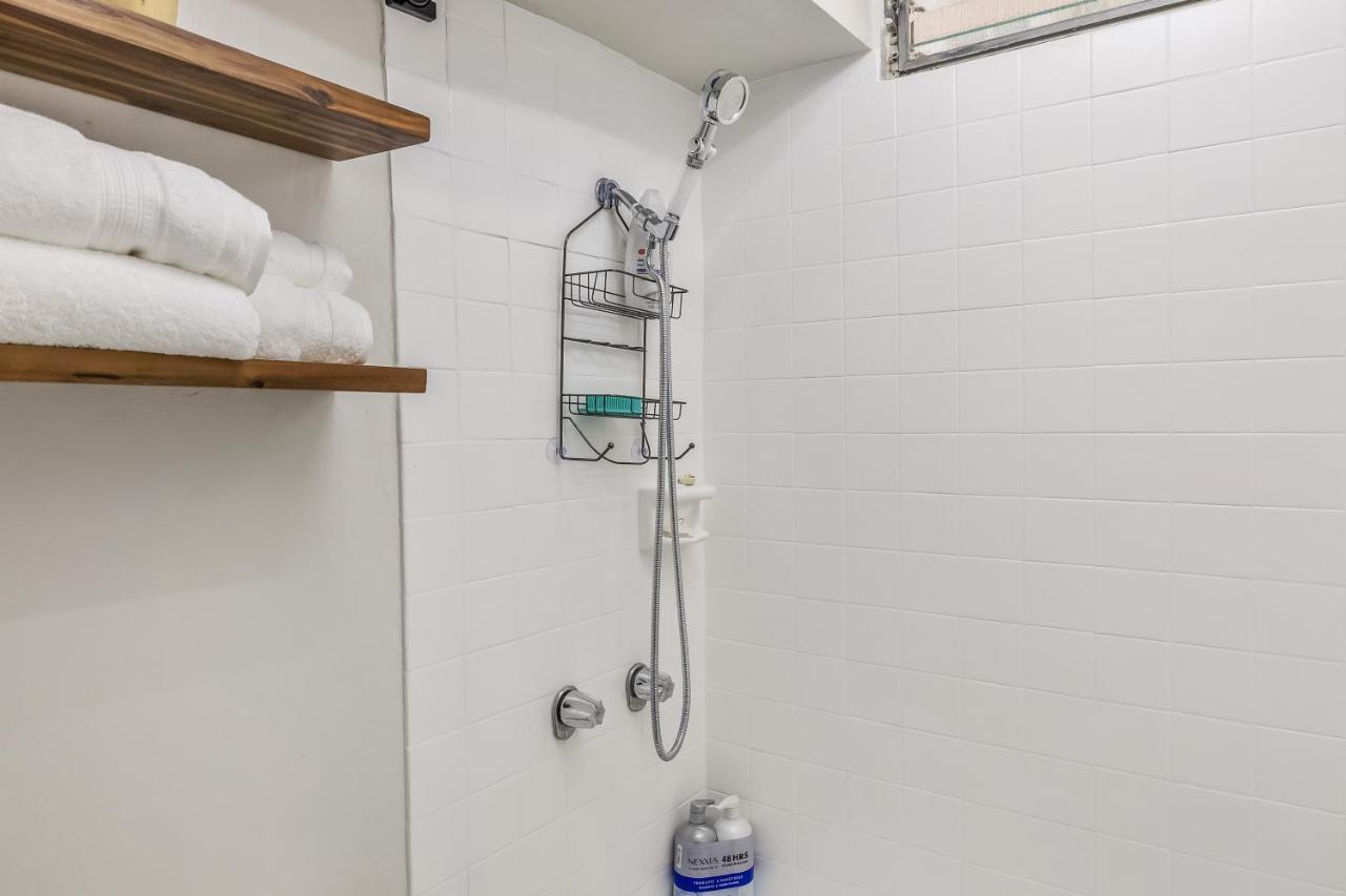 Bright & Cozy Condo Unit With Balcony! 호놀룰루 외부 사진